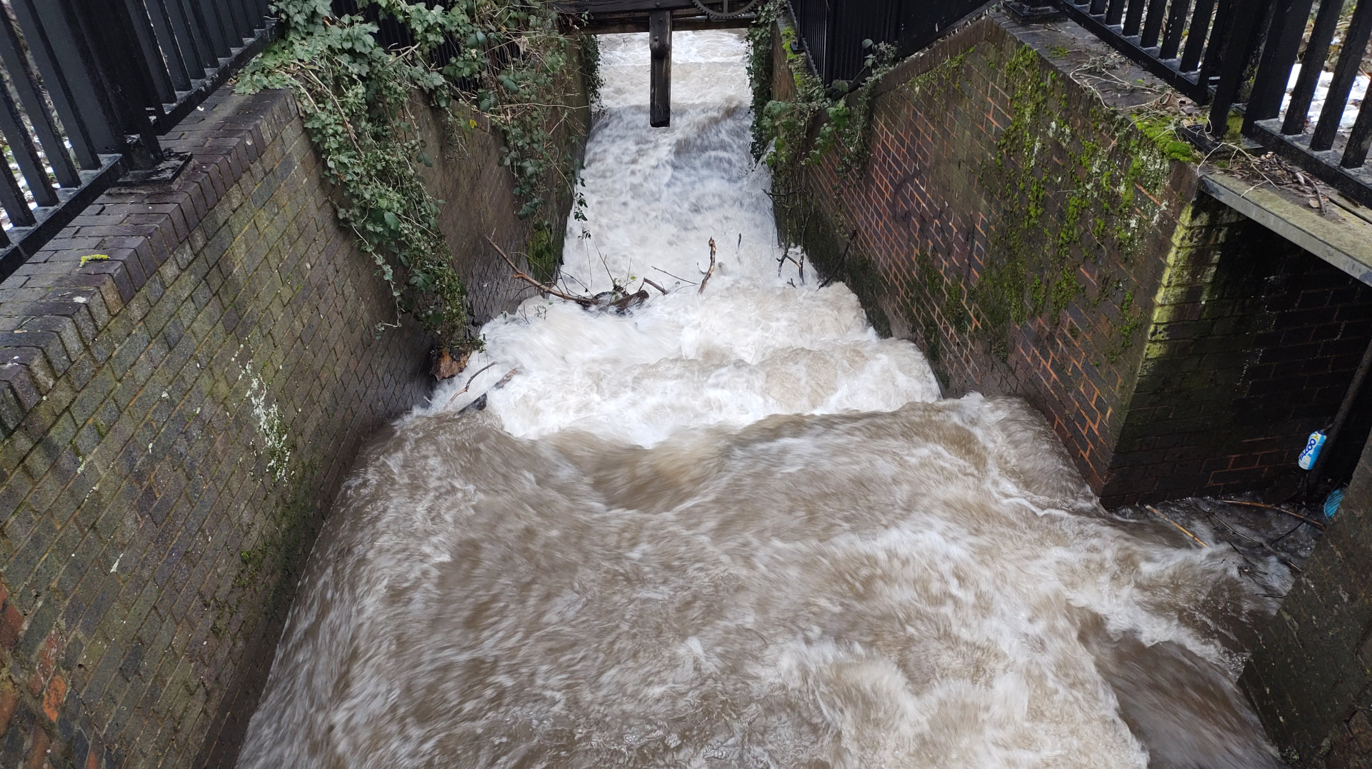 Water from the River Rea is diverted to the Birmingham and Worcester canal